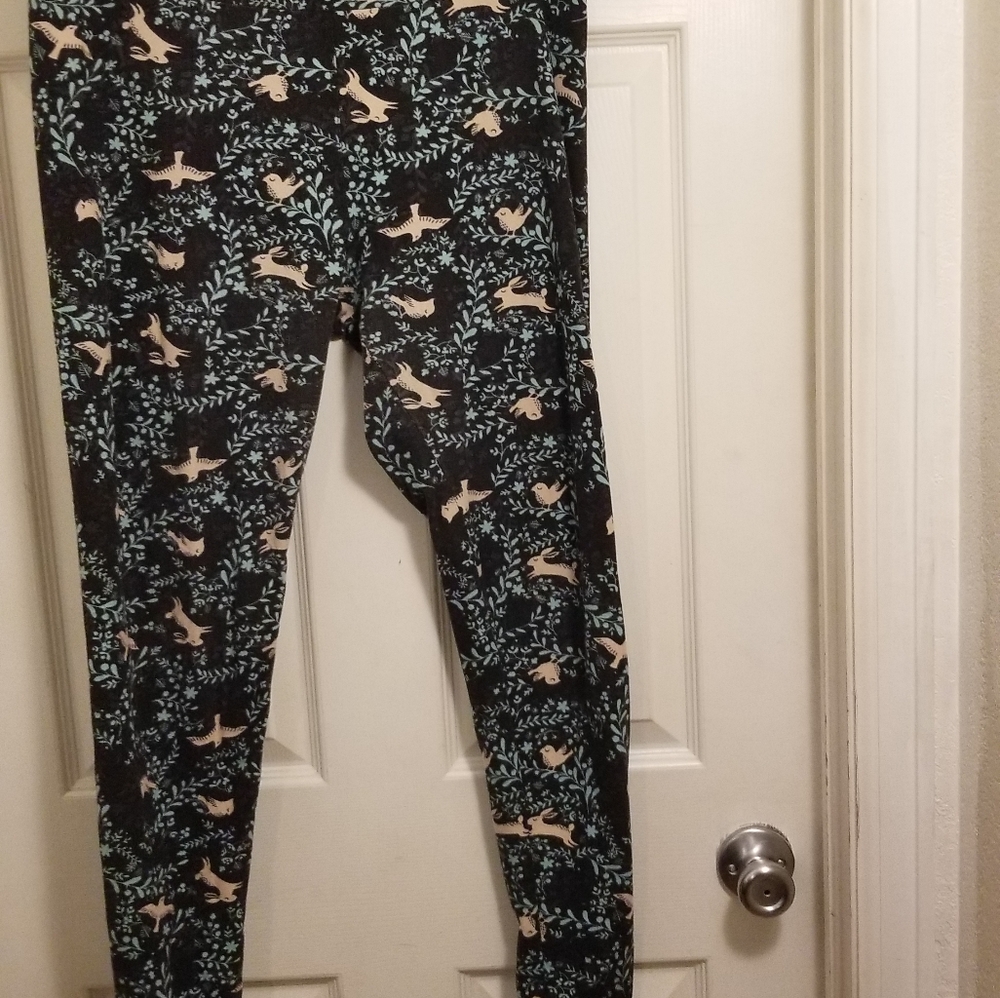 Super cute LuLaRoe Tall & Curvy leggings